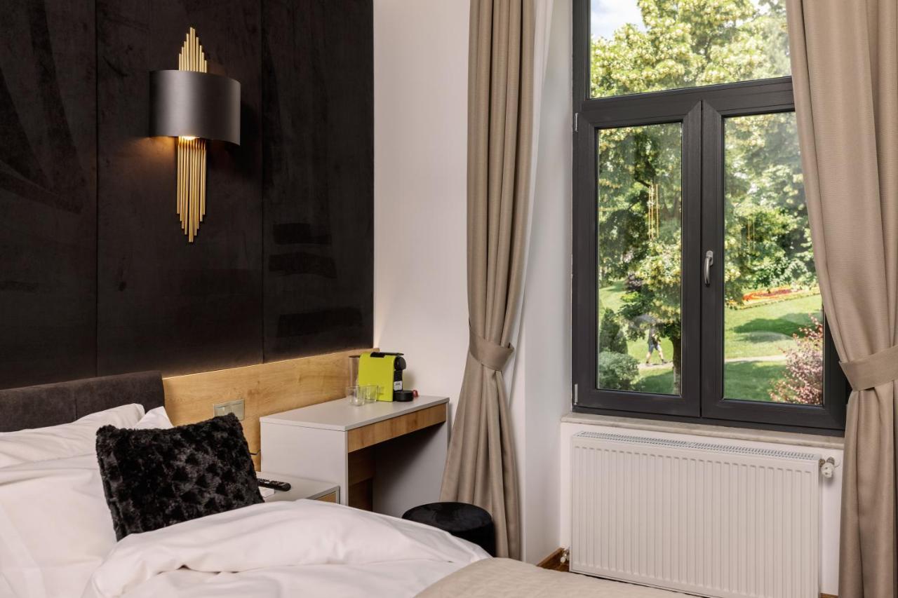 Haller Boutique Târgu-Mureş Exteriör bild