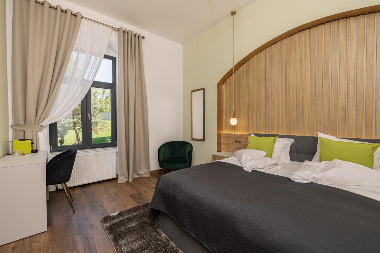Haller Boutique Târgu-Mureş Exteriör bild