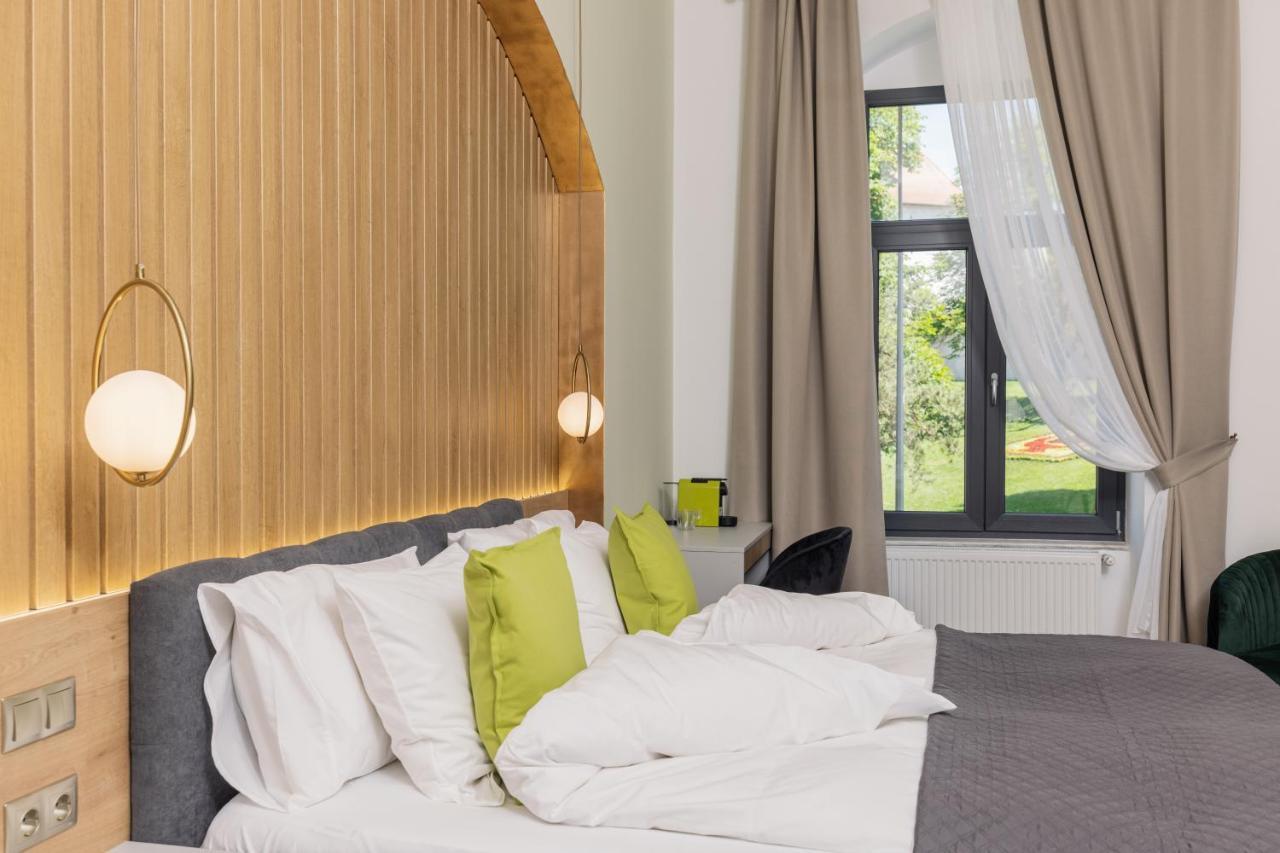 Haller Boutique Târgu-Mureş Exteriör bild